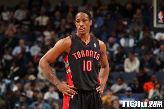 赛场气氛紧 赛场气氛紧